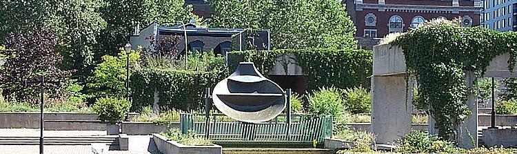 <strong>Mastodo **</strong><BR>1984<BR>Bronze, sculpture fontaine mue par l’eau, <BR>2,9 x 3,65 x 3,96 m<BR>Photo : Matthew McLauchlin<BR><br><br>© Succession Charles Daudelin /SODRAC