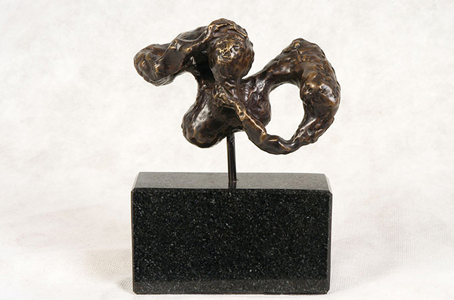 <strong>Femme</strong><BR>1963<BR>Bronze et granit<BR>15 x 13 x 7 cm<BR>Photo : © Collection Dieux D'airain - Musée du Bronze d'Inverness<BR><br><br>© Succession Charles Daudelin /SODRAC
