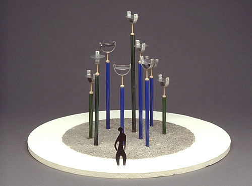 <strong>Maquette pour Cinétique boréale</strong><BR>1998<BR>Acier, aluminium, plastique, bois et sable<BR>31 cm x 46,5 cm (diam.)<BR>Photo : Musée national des beaux-arts du Québec : Jean-Guy Kérouac<BR><br><br>© Succession Charles Daudelin /SODRAC