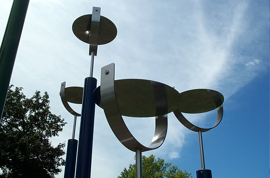 <strong><i>Cinétique Boréale</i></strong><BR>1999<BR>Sculpture-cinétique, acier inox et peint<BR>9 colonnes et disques réflecteurs de 1,8 à 4,6 m<BR><i>Détail</i><BR><BR><h9 style='font-size:.8em'>Photo : 6/7</h9><BR><br><br><h9 style='font-size:.8em'>© Succession Charles Daudelin /COVA-DAAV