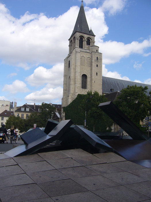 <strong><i>Embâcle</i></strong><BR>1984<BR>Sculpture-fontaine, métal Muntz et aménagement de la place, granit du Tarn, jeux d'eau et éclairage<BR>1,9 x 8,4 x 4,8 m<BR><i></i><BR><BR><br><h9 style='font-size:.8em'>Photo : Jacques Eyzat<br>1/6</h9><BR><br><br><h9 style='font-size:.8em'>© Succession Charles Daudelin /COVA-DAAV