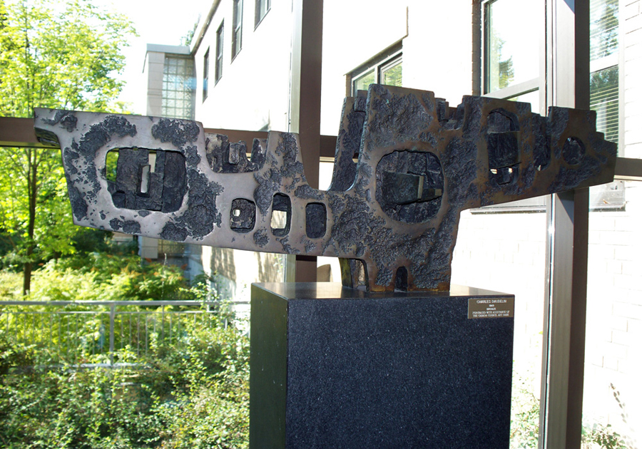 <strong>Maquette pour la sculpture du Centre national des Arts (maquette 2) - 1967 (1)</strong><BR><BR><BR><BR>Photo : Galerie d'art Stewart Hall<br><h9 style='font-size:.8em'>2/4</h9><BR><br><br>
