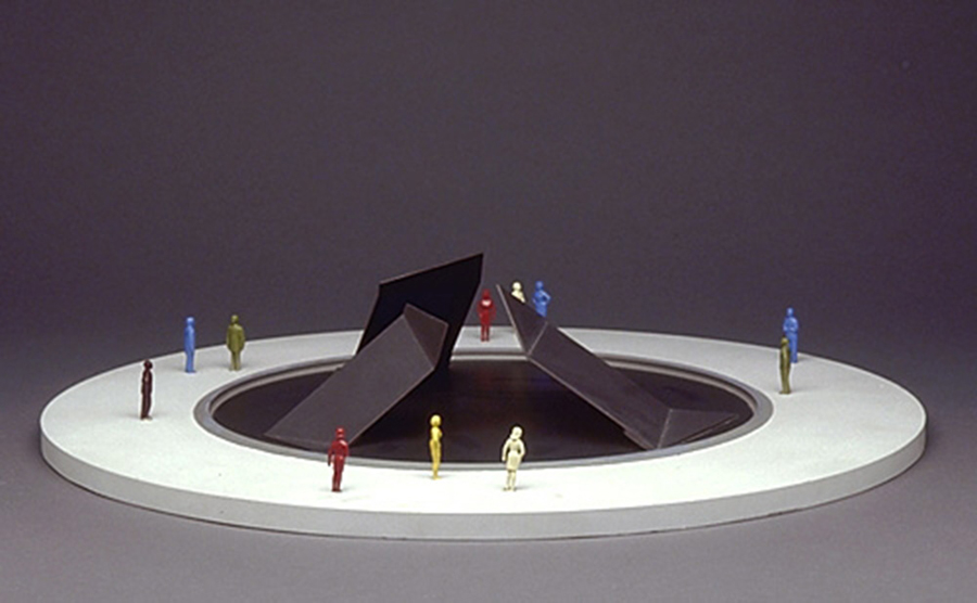 <strong><i>Maquette pour Éclatement II</i></strong><BR>1997<BR>plexiglas peint et résine d'époxy<BR>12 cm (hauteur) x 56 cm (diam.)<BR><i></i><BR><BR><br><h9 style='font-size:.8em'>Photo : Musée national des beaux-arts du Québec : Jean-Guy Kérouac<br>1/1</h9><BR><br><br><h9 style='font-size:.8em'>© Succession Charles Daudelin /COVA-DAAV