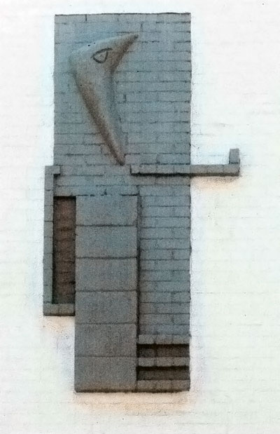 <strong><i>Murales Côte Saint-Luc</i></strong><BR>1948<BR>ciment et briques<BR>dimensions inconnues<BR><i>détail</i><BR><BR><h9 style='font-size:.8em'>Photo : 4/4</h9><BR><br><br><h9 style='font-size:.8em'>© Succession Charles Daudelin /COVA-DAAV