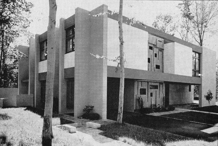 <strong><i>La Maison en béton</i></strong><BR>1962<BR>Dalles de béton à agrégats apparents et quelques dalles dessinées en relief et coulées<BR>6,1 x 7,6 m<BR><i></i><BR><BR><br><h9 style='font-size:.8em'>Photo : Jean-Guy Kérouac<br>5/5</h9><BR><br><br><h9 style='font-size:.8em'>© Succession Charles Daudelin /COVA-DAAV