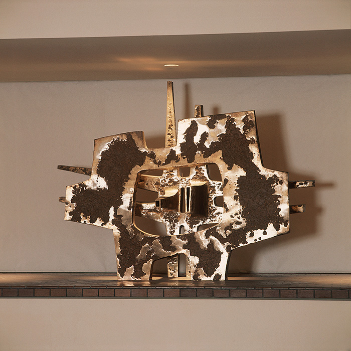 <strong><i>Sans titre</i></strong><BR>1967<BR>Bronze<BR>2,13 x 2,74 x 1,07 m<BR><i></i><BR><BR><br><h9 style='font-size:.8em'>Photo : Fonds d'archives de la Société de la Place des Arts de Montréal<br>2/3</h9><BR><br><br><h9 style='font-size:.8em'>© Succession Charles Daudelin /COVA-DAAV