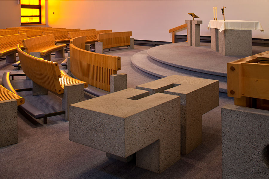 <strong><i>Aménagement de la chapelle de la résidence Notre-Dame-de-la-Providence</i></strong><BR>1976<BR>Meubles, objets liturgiques et chemin de croix.<BR><BR><i>Pierre du repos</i><BR><BR><br><h9 style='font-size:.8em'>Photo : Michel Dubreuil <br>9/16</h9><BR><br><br><h9 style='font-size:.8em'>© Succession Charles Daudelin /COVA-DAAV