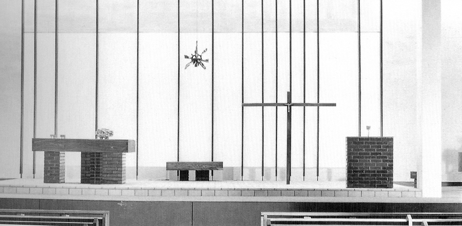 <strong><i>Aménagement du sanctuaire et objets liturgiques</i></strong><BR>1964<BR>Bronze<BR> <BR><i>Choeur de l'église Saint-Jean, Pointe-Saint-Charles</i><BR><BR><br><h9 style='font-size:.8em'>Photo : H. Frankell<br>1/4</h9><BR><br><br><h9 style='font-size:.8em'>© Succession Charles Daudelin /COVA-DAAV