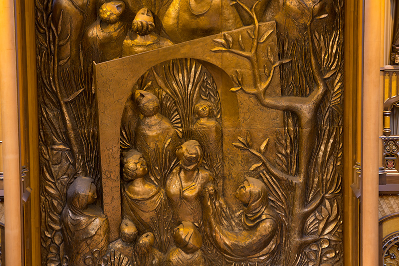 <strong><i>Retable</i></strong><BR>1980<BR>Bronze<BR>15,85 x 5,18 x .3m<BR><i>Détail</i><BR><BR><h9 style='font-size:.8em'>Photo : 5/18</h9><BR><br><br><h9 style='font-size:.8em'>© Succession Charles Daudelin /COVA-DAAV
