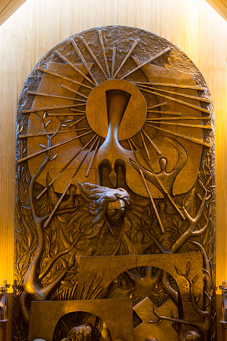 <strong><i>Retable</i></strong><BR>1980<BR>Bronze<BR>15,85 x 5,18 x .3m<BR><i>Détail</i><BR><BR><h9 style='font-size:.8em'>Photo : 7/18</h9><BR><br><br><h9 style='font-size:.8em'>© Succession Charles Daudelin /COVA-DAAV