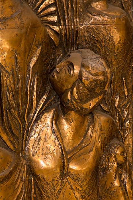<strong><i>Retable</i></strong><BR>1980<BR>Bronze<BR>15,85 x 5,18 x .3m<BR><i>Détail</i><BR><BR><h9 style='font-size:.8em'>Photo : 16/18</h9><BR><br><br><h9 style='font-size:.8em'>© Succession Charles Daudelin /COVA-DAAV