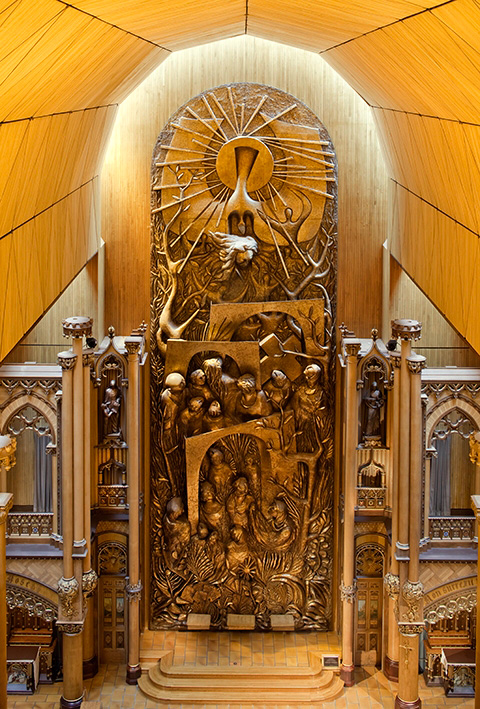 <strong><i>Retable</i></strong><BR>1980<BR>Bronze<BR>15,85 x 5,18 x .3m<BR><i></i><BR><BR><h9 style='font-size:.8em'>Photo : 2/18</h9><BR><br><br><h9 style='font-size:.8em'>© Succession Charles Daudelin /COVA-DAAV