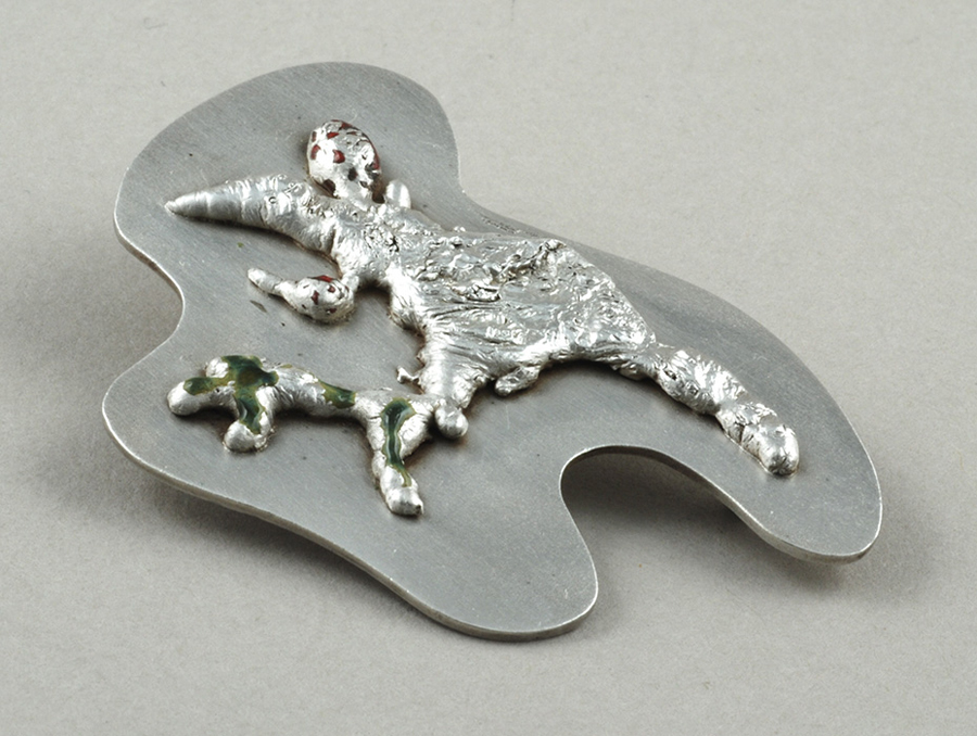 <strong><i>Broche</i></strong><BR>1950<BR>Argent<BR><BR><i></i><BR><BR><br><h9 style='font-size:.8em'>Photo : photographe inconnu<br>1/1</h9><BR><br><br><h9 style='font-size:.8em'>© Succession Charles Daudelin /COVA-DAAV