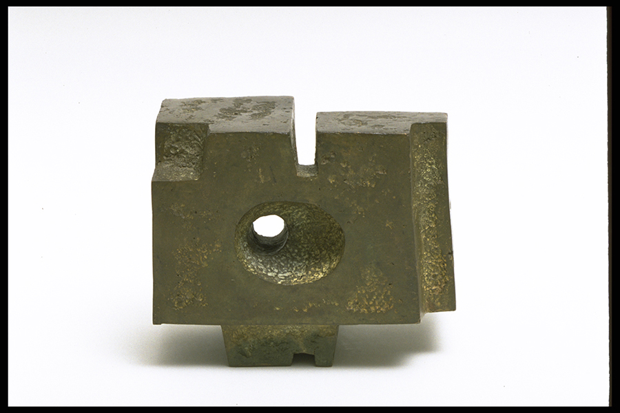 <strong><i>Antrenoir</i></strong><BR>1967<BR>Bronze<BR>21 x 26,5 x 16,5 cm<BR><i> </i><BR><BR><h9 style='font-size:.8em'>Photo : 2/2</h9><BR><br><br><h9 style='font-size:.8em'>© Succession Charles Daudelin /COVA-DAAV