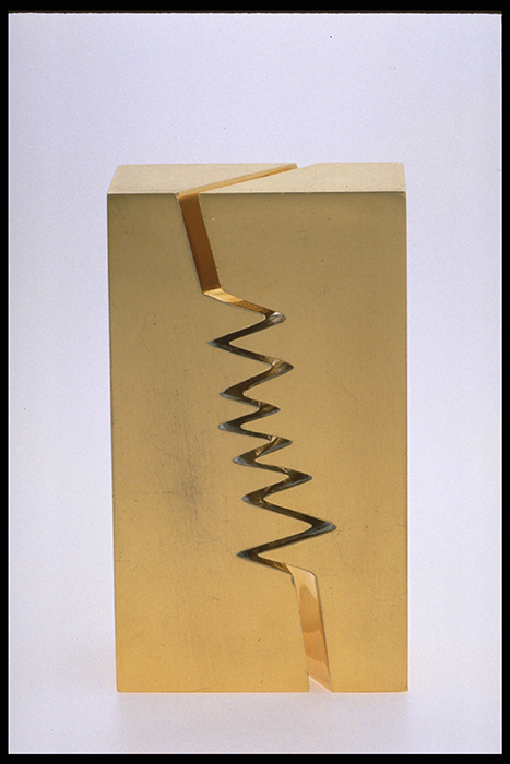 <strong>Relations virtuelles</strong><BR>1970<BR>Bronze<BR>8,6 x 4,5 x 2,7 cm<BR>Photo : Ginette Clément<BR><br><br>© Succession Charles Daudelin /SODRAC