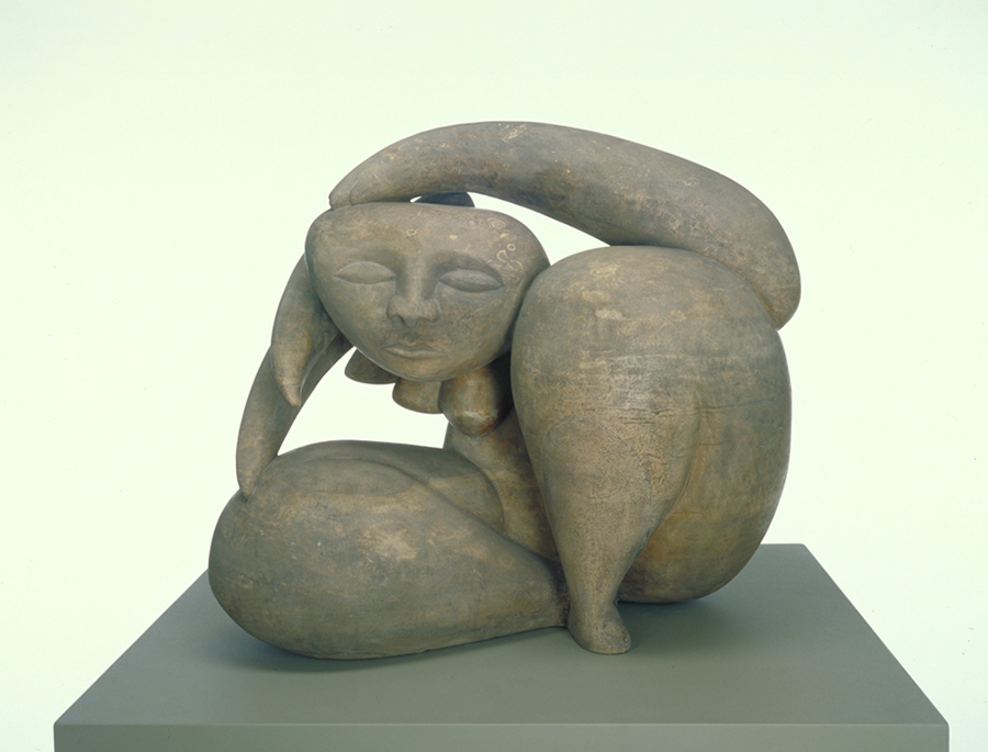 <strong>Femme accroupie</strong><BR>1947<BR>Pierre calcaire<BR>58 x 67 x 37 cm<BR>Photo : Musée des beaux-arts du Canada<br><h9 style='font-size:.8em'>1/2</h9><BR><br><br>© Succession Charles Daudelin /SODRAC