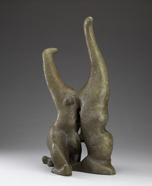 <strong>Habitants des Îles</strong><BR>1946<BR>Bronze, fonte de 1983<BR>56,5 x 35 x 27 cm<BR>Photo : Musée des beaux-arts du Canada<BR><br><br>© Succession Charles Daudelin /COVA-DAAV