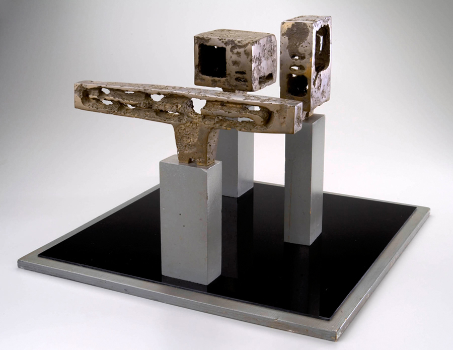 <strong><i>Charlottetown (première maquette)</i></strong><BR>1965<BR>Bronze<BR>33 x 45,5 x 45 cm<BR><i> </i><BR><BR><h9 style='font-size:.8em'>Photo : 2/2</h9><BR><br><br><h9 style='font-size:.8em'>© Succession Charles Daudelin /COVA-DAAV