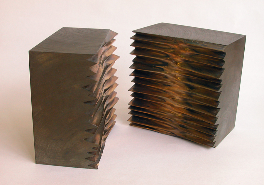 <strong>Cu-bis</strong><BR>1969<BR>Bronze<BR>14,5 x 16 x 13,7 cm<BR>Photo : Musée des beaux-arts de Montréal<BR><br><br>© Succession Charles Daudelin /COVA-DAAV