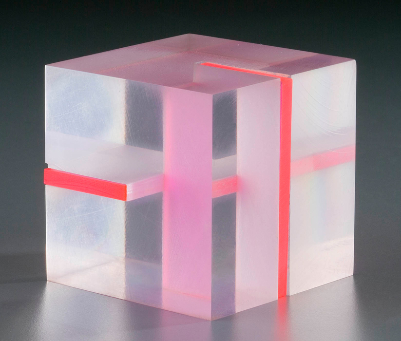 <strong>Étude</strong><BR>1971 et 1974<BR>Plexiglas<BR>7,1 x 7,1 x 7,1 cm<BR>Photo : Musée des beaux-arts de Montréal : Christine Guest<BR><br><br>© Succession Charles Daudelin /COVA-DAAV