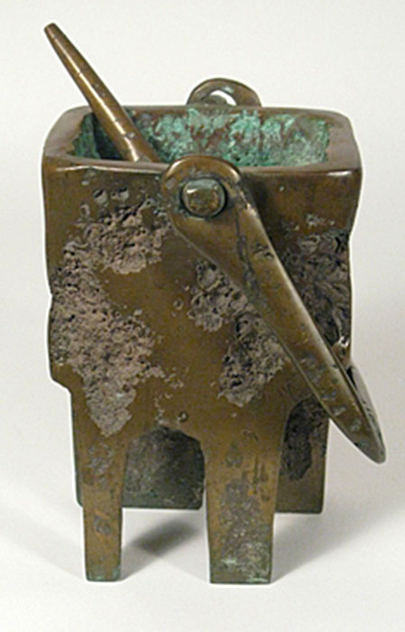 <strong>Bénitier</strong><BR>1964<BR>Bronze<BR>20,5 x 15,5 x 15,5 cm<BR>Photo : Musée des maîtres et artisans du Québec<BR><br><br>© Succession Charles Daudelin /SODRAC