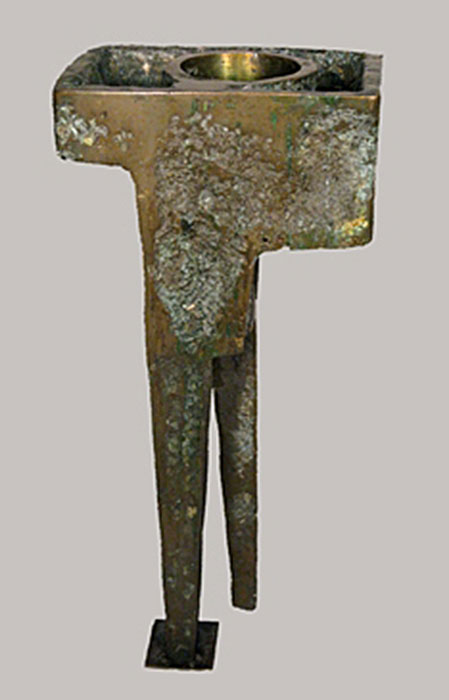 <strong>Chandelier pascal</strong><BR>1964<BR>Bronze<BR>51,2 x 21,5 x 20 cm<BR>Photo : Musée des maîtres et artisans du Québec<br><h9 style='font-size:.8em'>1/1</h9><BR><br><br>© Succession Charles Daudelin /SODRAC