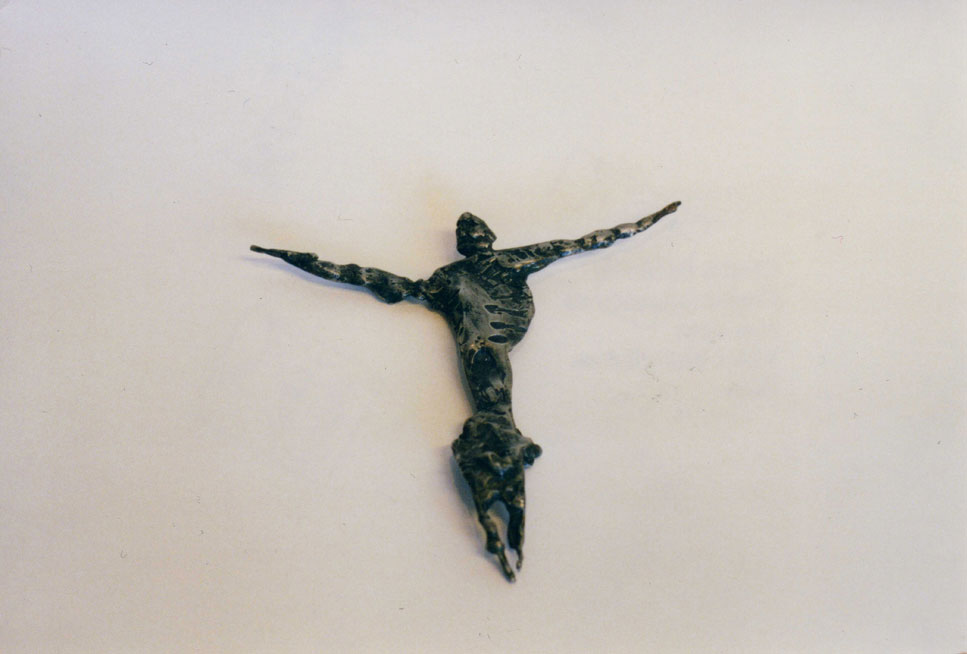 <strong>Corpus</strong><BR>1960<BR>Étain et fer<BR>19,6 x 19,6 x 2,4 cm<BR>Photo : Musée des maîtres et artisans du Québec<BR><br><br>© Succession Charles Daudelin /COVA-DAAV