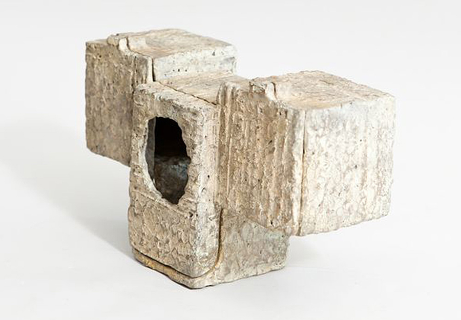 <strong>Maquette de tabernacle</strong><BR>1964<BR>Bronze et feutre<BR>14 x 23 x 9 cm<BR>Photo : Yves Ouellette<BR><br><br>© Succession Charles Daudelin /SODRAC