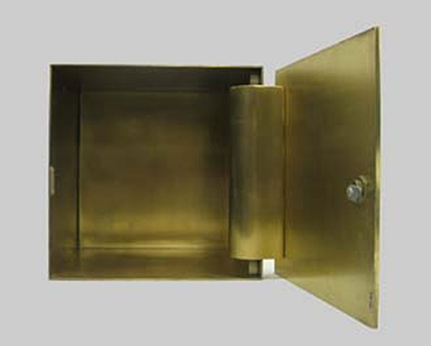 <strong><i>Tabernacle</i></strong><BR>1973<BR>Bronze et or<BR>30,2 x 30,2 x 30,2 cm<BR><i>Position ouverte</i><BR><BR><h9 style='font-size:.8em'>Photo : 2/2</h9><BR><br><br><h9 style='font-size:.8em'>© Succession Charles Daudelin /COVA-DAAV