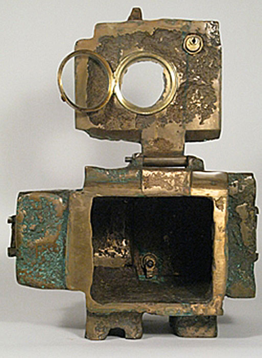 <strong><i>Tabernacle ostensoir</i></strong><BR>1964<BR>Bronze et verre<BR>22 x 34 x 27 cm<BR><i></i><BR><BR><h9 style='font-size:.8em'>Photo : 2/3</h9><BR><br><br><h9 style='font-size:.8em'>© Succession Charles Daudelin /COVA-DAAV