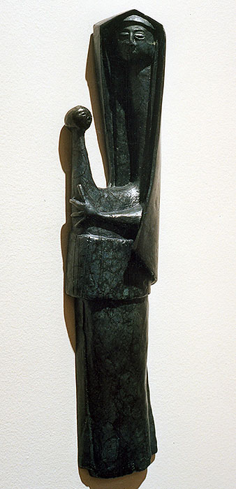 <strong>Vierge à l'enfant (Vierge noire)</strong><BR>1981<BR>Bronze, patine<BR>36,60 x 8,30 x 4,20 cm<BR>Photo : François Lafrance<BR><br><br>© Succession Charles Daudelin /COVA-DAAV
