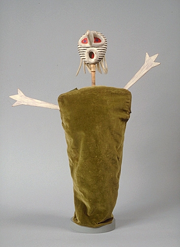 <strong>Cléopâtre</strong><BR>1949<BR>pâte de bois, bois, velours et laine<BR>67 x 25 x 14 cm<BR>Photo : Musée national des beaux-arts du Québec<BR><br><br>© Succession Charles Daudelin /COVA-DAAV