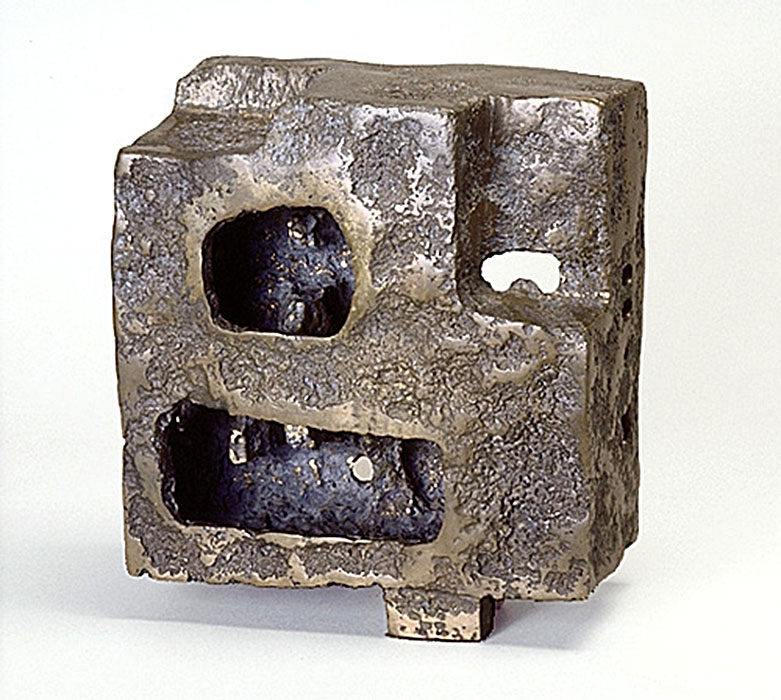 <strong>Espace du dedans</strong><BR>1964<BR>Bronze<BR>32,5 x 15,4 x 29,4 cm<BR>Photo : Musée national des beaux-arts du Québec : Patrick Altman<BR><br><br>© Succession Charles Daudelin /SODRAC