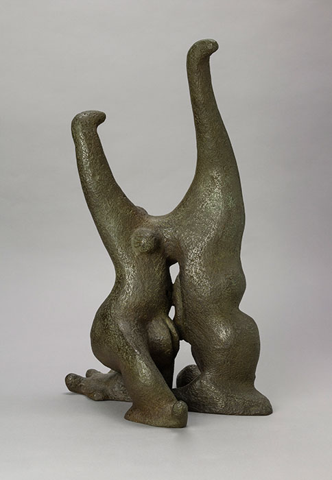 <strong>Habitants des îles</strong><BR>1946 (fonte 1983)<BR>Bronze, tirage de 3<BR>56,5 x 35 x 29,9 cm<BR>Photo : Musée national des beaux-arts du Québec : Denis Legendre<BR><br><br>© Succession Charles Daudelin /COVA-DAAV