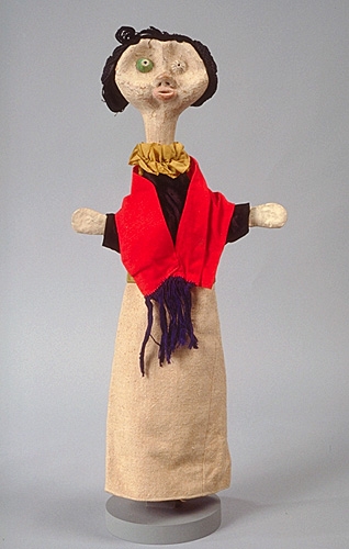 <strong>Mademoiselle Josette</strong><BR>1951<BR>Pâte de bois, carton, coton, jute et laine<BR>60 x 15 x 9 cm<BR>Photo : Musée national des beaux-arts du Québec : Patrick Altman<BR><br><br>© Succession Charles Daudelin /COVA-DAAV