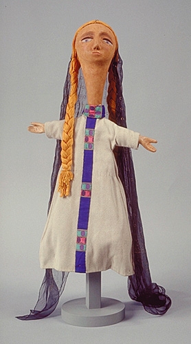 <strong>Mélisandra</strong><BR>1956<BR>Pâte de bois, carton, coton, nylon et laine<BR>59 x 10 x 12 cm<BR>Photo : Musée national des beaux-arts du Québec : Patrick Altman<BR><br><br>© Succession Charles Daudelin /COVA-DAAV