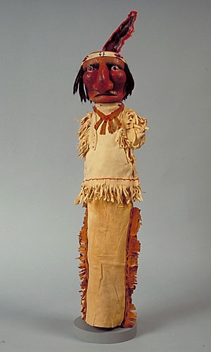 <strong>Père de Matcha et Tchakabich</strong><BR>1950<BR>Pâte de bois, carton, cuir, coton et laine<BR>38 x 13 x 13 cm<BR>Photo : Musée national des beaux-arts du Québec : Patrick Altman<BR><br><br>© Succession Charles Daudelin /COVA-DAAV