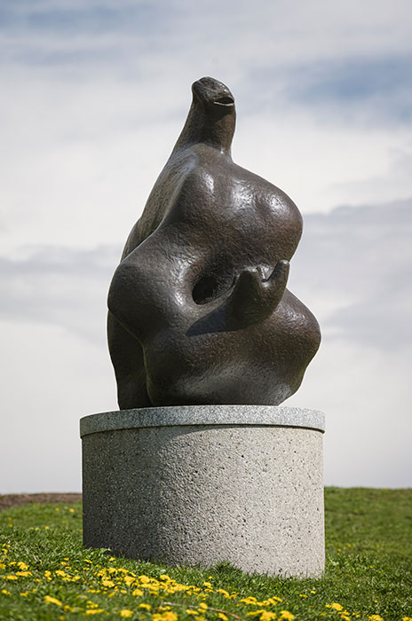 <strong>Repos</strong><BR>1988<BR>Bronze, E.A.<BR>142,5 x 110 x 90 cm<BR>Photo : Musée national des beaux-arts du Québec : Idra Labrie<BR><br><br>© Succession Charles Daudelin /COVA-DAAV