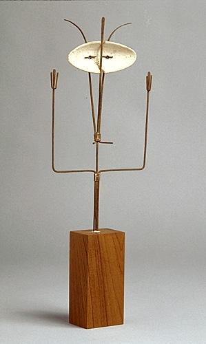 <strong>Sans titre</strong><BR>1950<BR>Bois, métal et terre cuite<BR>33,3 x 16,2 x 6,4 cm<BR>Photo : Musée national des beaux-arts du Québec : Jean-Guy Kérouac<BR><br><br>© Succession Charles Daudelin /COVA-DAAV