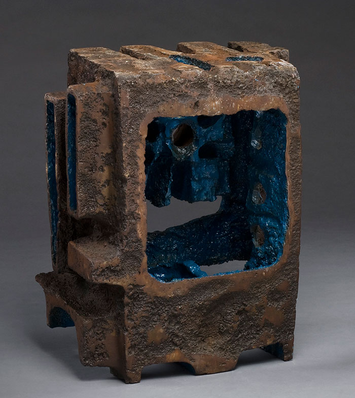 <strong>Sans titre</strong><BR>1965<BR>Fonte partiellement peinte<BR>52,6 x 43,2 x 29,2 cm<BR>Photo : Musée national des beaux-arts du Québec : Jean-Guy Kérouac<BR><br><br>© Succession Charles Daudelin /COVA-DAAV