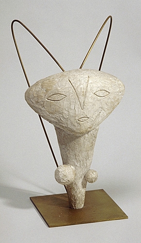 <strong>Sans titre</strong><BR>1950<BR>Plâtre et laiton<BR>33 x 18 x 15 cm<BR>Photo : Musée national des beaux-arts du Québec : Patrick Altman<BR><br><br>© Succession Charles Daudelin /COVA-DAAV