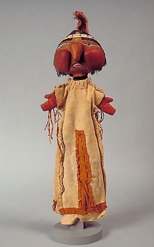 <strong>Tchakabich</strong><BR>1950<BR>pâte de bois, carton, cuir, coton et laine<BR>65 x 15,5 x 12 cm<BR>Photo : Musée national des beaux-arts du Québec<BR><br><br>© Succession Charles Daudelin /COVA-DAAV