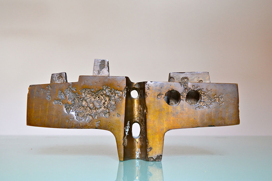 <strong><i>Évolution 2</i></strong><BR>1966<BR>Bronze<BR>14 x  27,5 x 7 cm.<BR><i></i><BR><BR><br><h9 style='font-size:.8em'>Photo : Guillaume Bengle<br>1/5</h9><BR><br><br><h9 style='font-size:.8em'>© Succession Charles Daudelin /COVA-DAAV